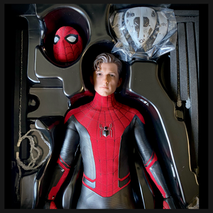 Hot Toys Spider-Man: Far From Home Action Figure - 1:6 Scale